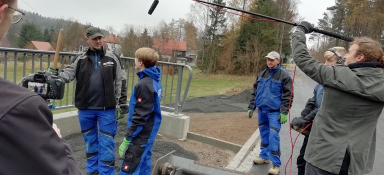 Dreharbeiten beim Straßenbau